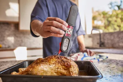Termometru digital cu sonda ThermaPoint Black - JosephJoseph