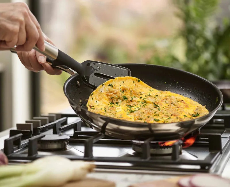 Spatula perforata Elevate - JosephJoseph - Image 1