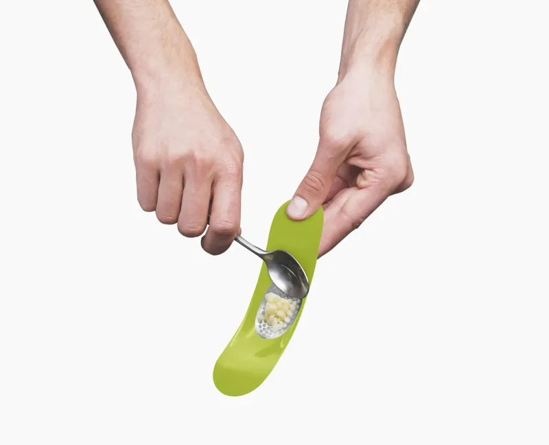 Razatoare Pentru Usturoi Verde - JosephJoseph - Image 2