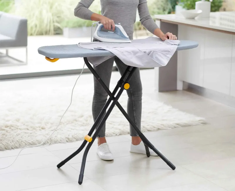 Husa masa de calcat Glide 130x138cm Gri/Galben - JosephJoseph - Image 1