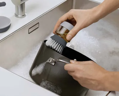 Perie Vase cu Recipient Dozare detergent Gri - JosephJoseph