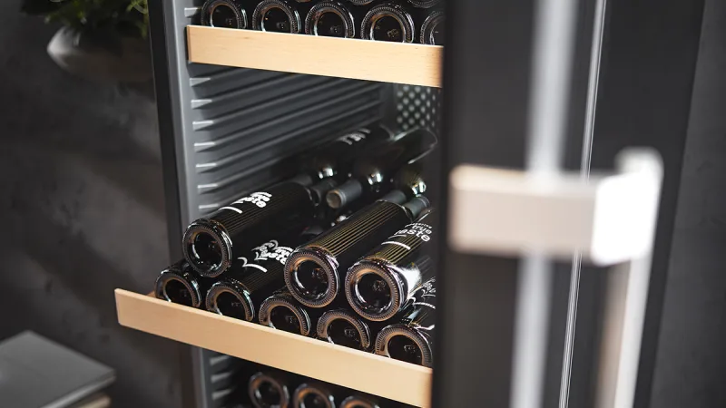 SelfClosing Door cu asistenţă EasyFill pentru încărcare inclusă