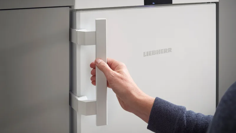 Mâner tip pârghie cu mecanism de deschidere integrat