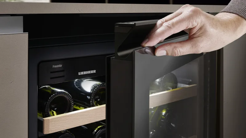 GlassBlack cu mâner încastrat orizontal