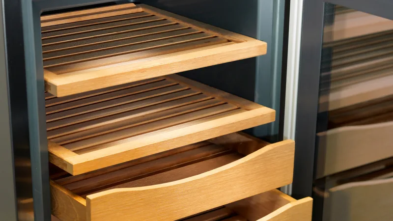 Humidor: Dotare interioară din lemn de cedru